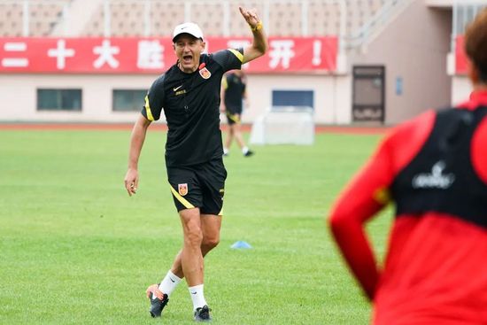 这些人摄入之后很可能形成毒瘾，又从非法途径购买Fantenyl——此处省略一些关于暗网、比特币和某遥远而神秘的东方大国的描述。